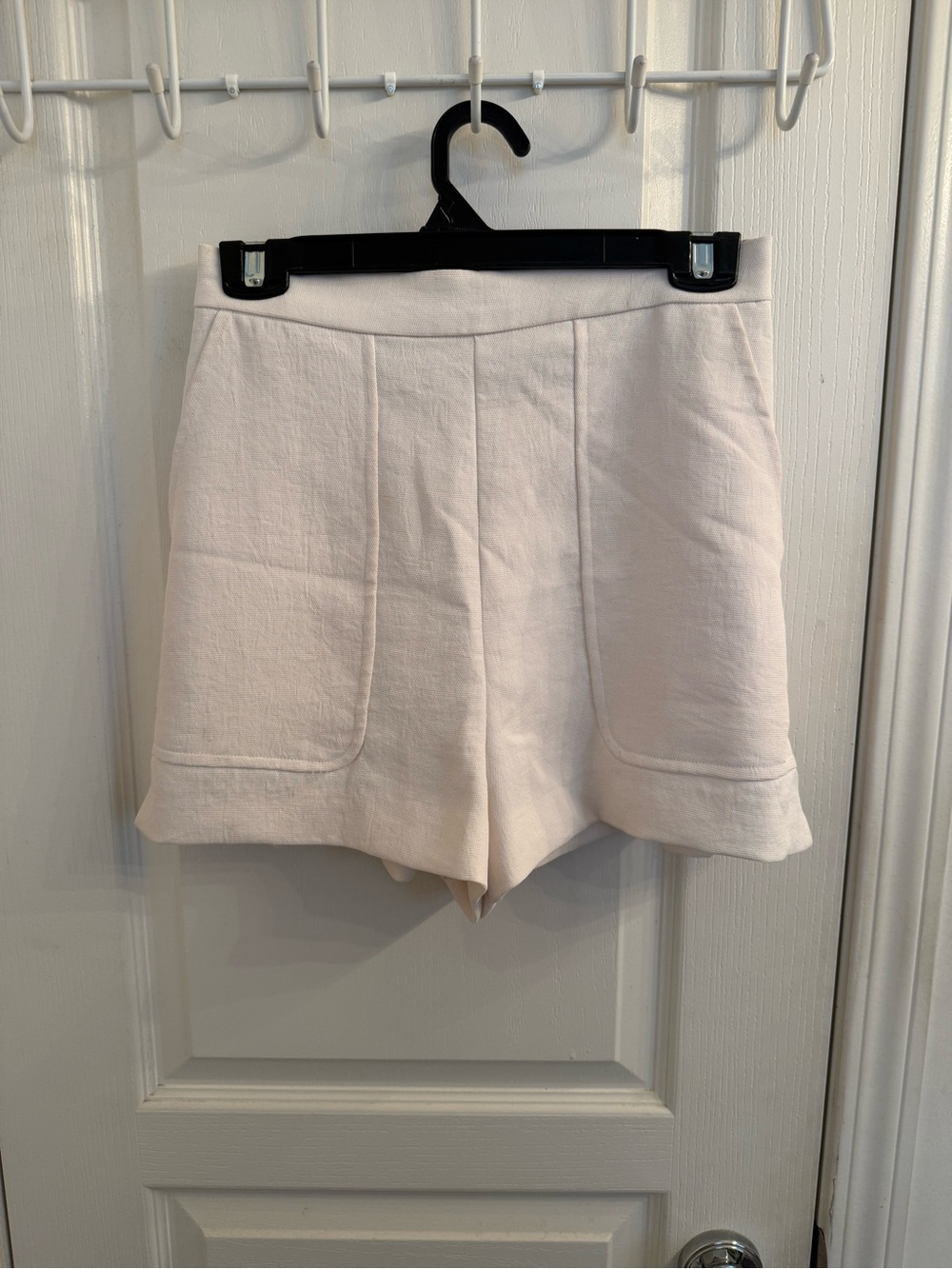 Wilfred High-Waist Cream Shorts with Front Seams